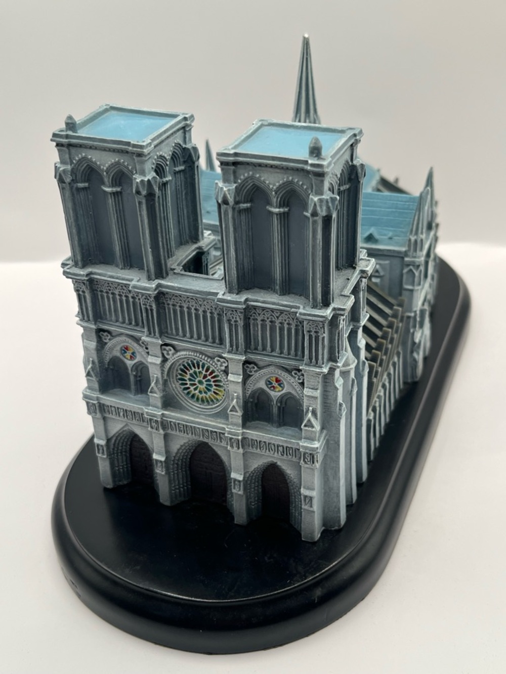 1994 LENOX  The Cathedral of Notre Dame  Collectible Model